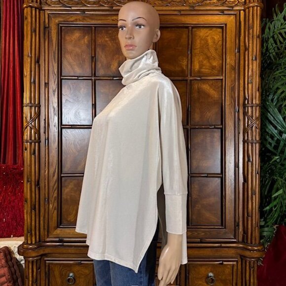 WynneLayers Oyster Stretch Velvet Side Slit Turtleneck Top - Picture 2 of 14